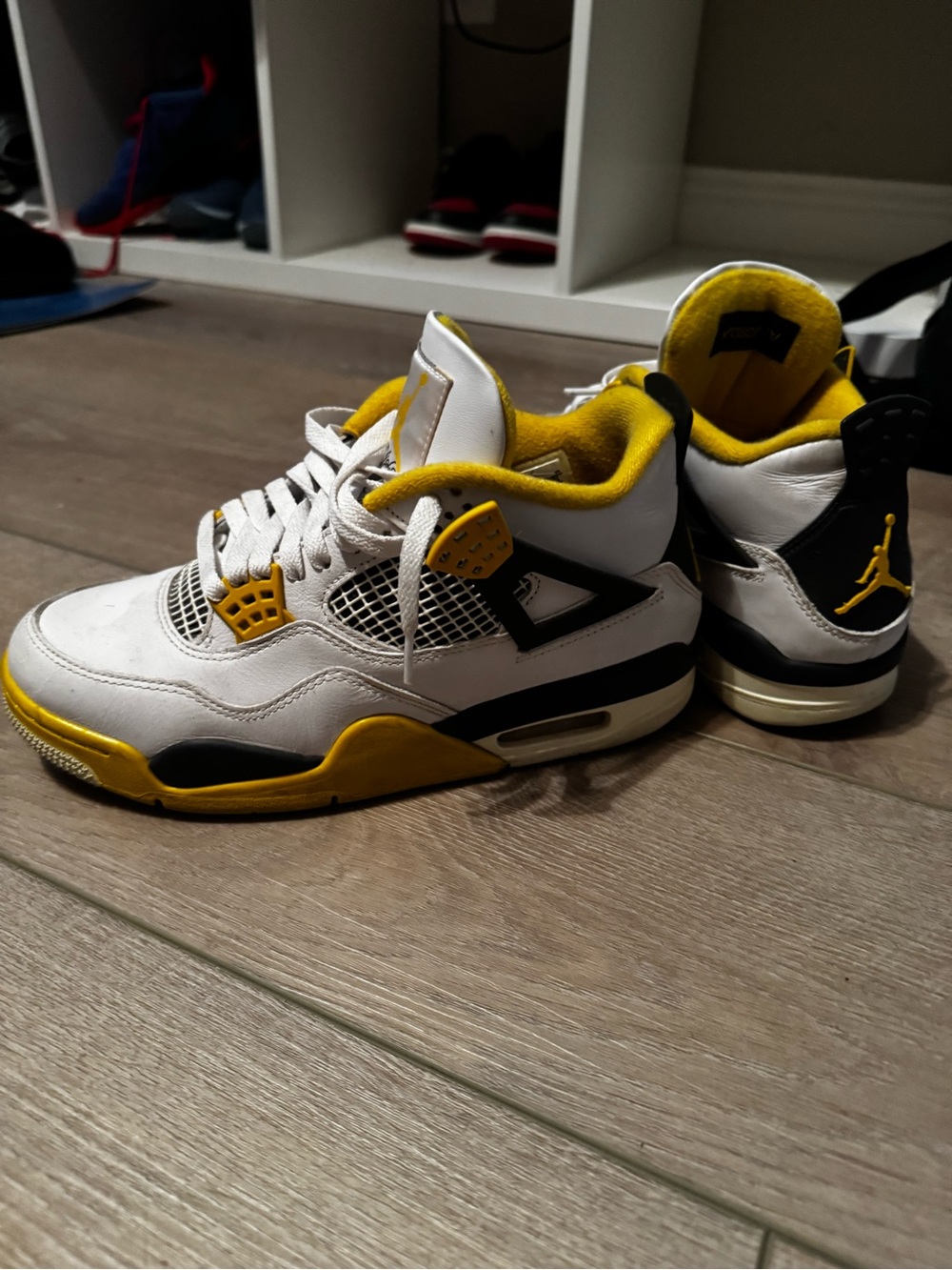 Jordan 4s White and Yellow - Picture 5 of 6